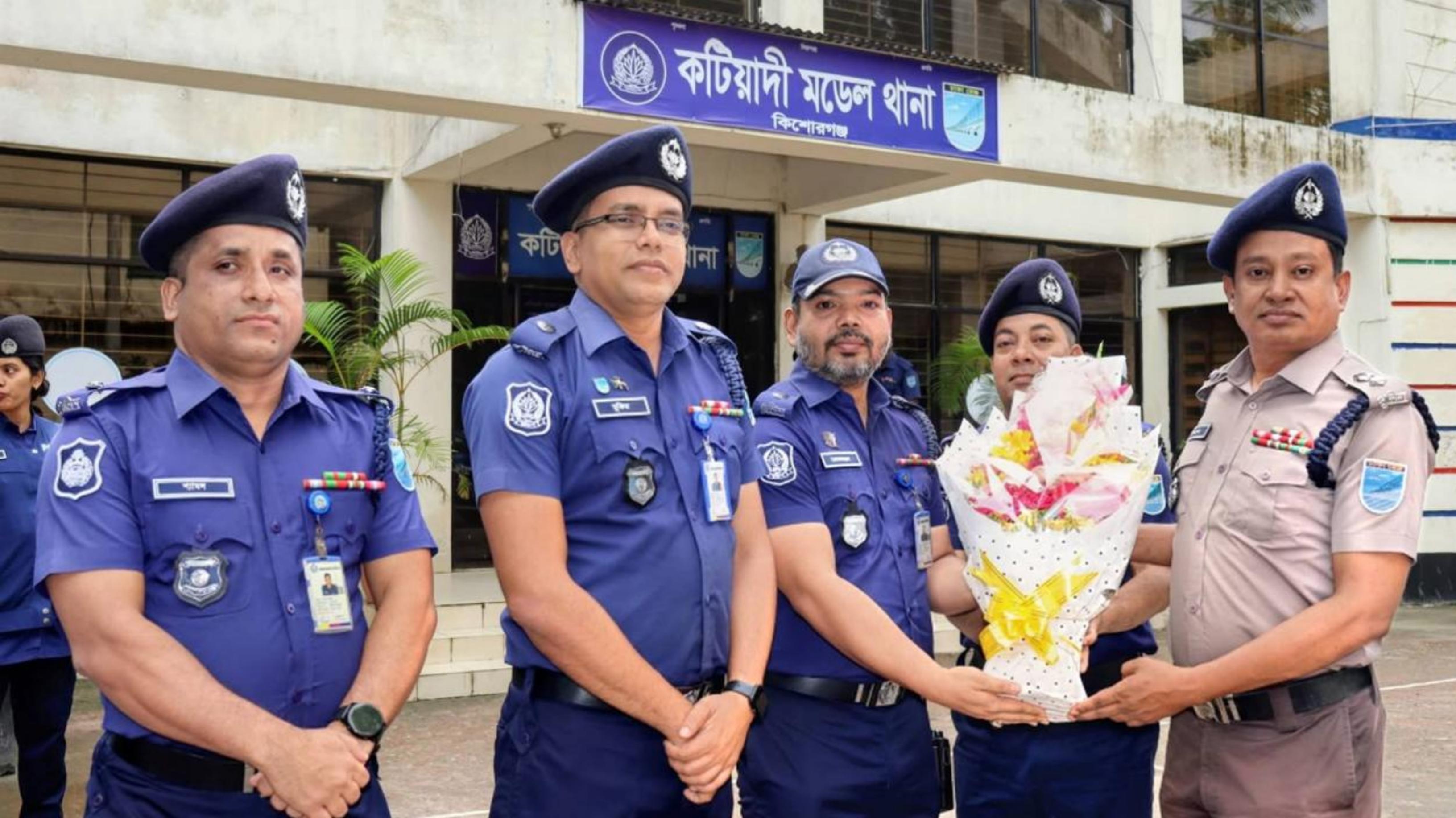 কিশোরগঞ্জে আইন-শৃঙ্খলা জোরদারে মাঠে পুলিশ সুপার, থানা-ফাঁড়ি পরিদর্শন