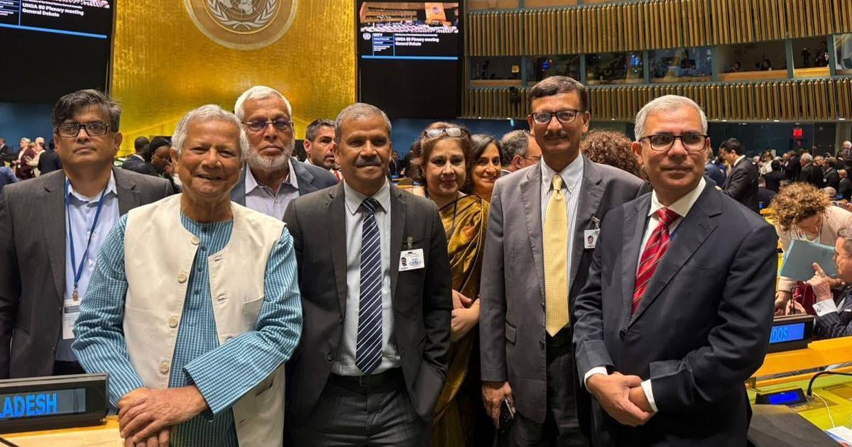 সফরসঙ্গীদের নিয়ে জাতিসংঘ অধিবেশনের উদ্বোধনে প্রধান উপদেষ্টা ইউনূস