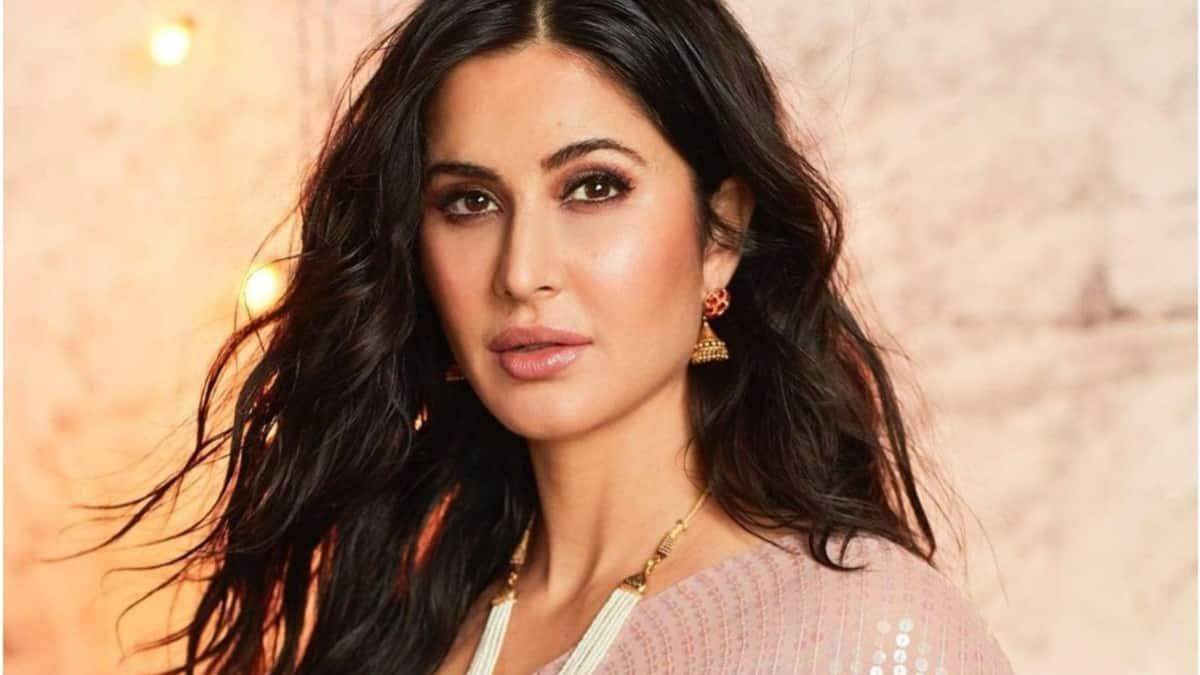 মাতৃত্বের খবর জানালেন ক্যাটরিনা কাইফ