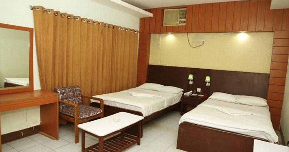ডেমরায় আবাসিক হোটেলে অভিযান, নারীসহ আটক ৪