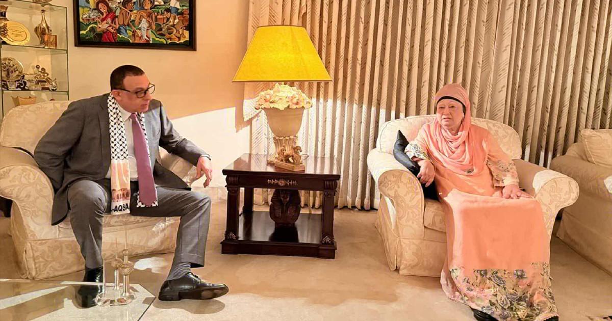 বেগম খালেদা জিয়ার সঙ্গে ফিলিস্তিন রাষ্ট্রদূতের সৌজন্য সাক্ষাৎ